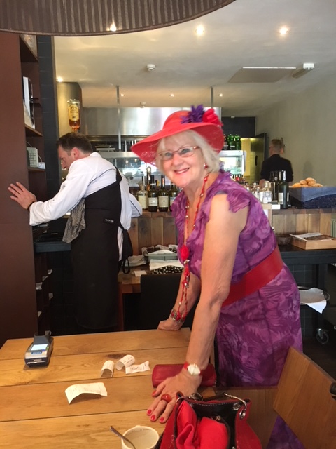 Freule Anitha fleurich in het caf� in Bolsward...