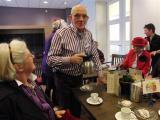 Vrijwilliger Willem verwent ons met koffie/thee en gebak