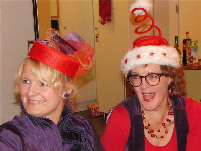Marga en Lady Grace met opnieuw een bijzondere kersthoed